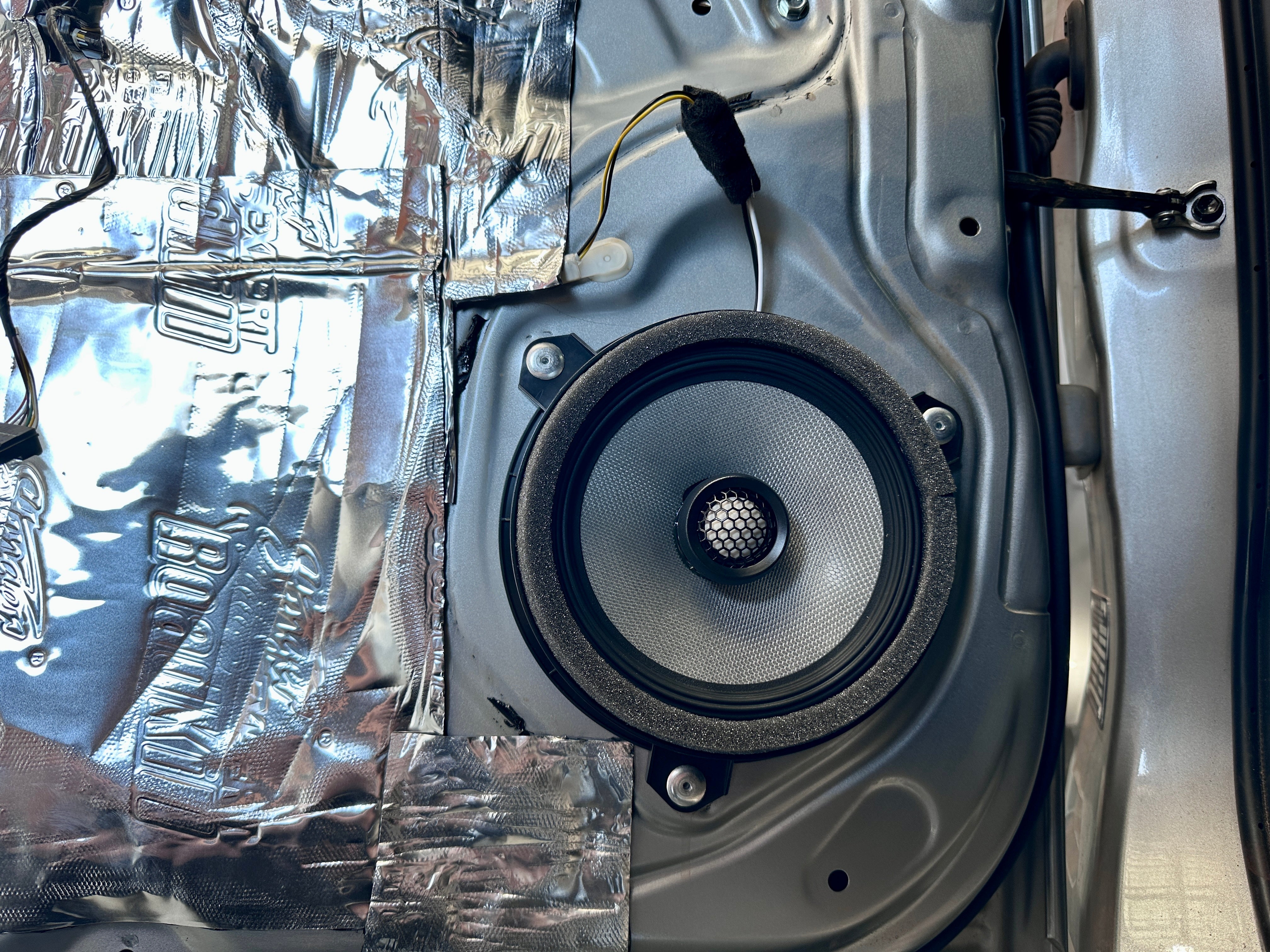 Toyota Hilux Alpine Premium Sound - R2 Series Speakers