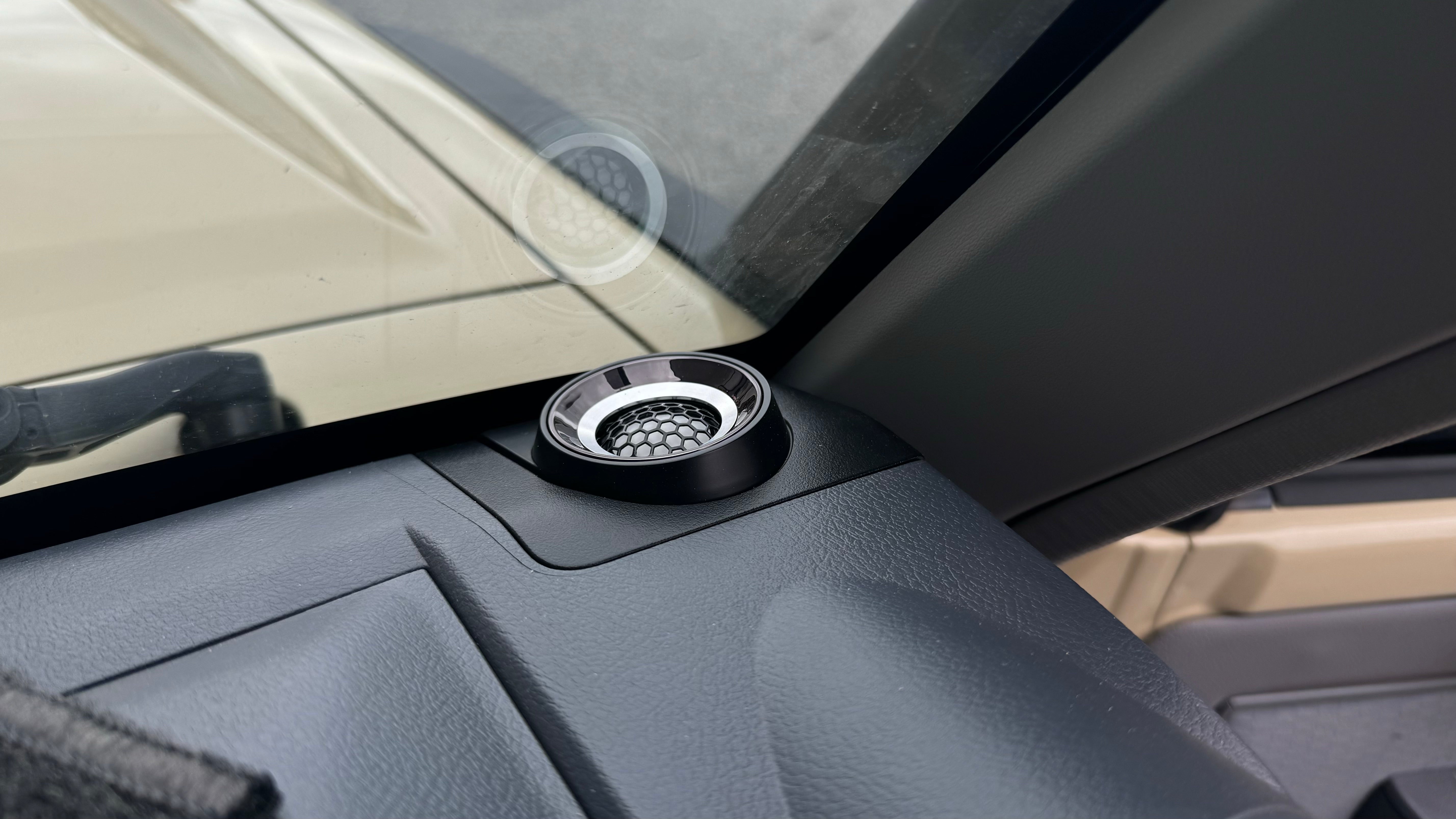 Alpine Toyota LandCruiser 76 & 79 Series R2-Series Premium Design Sound