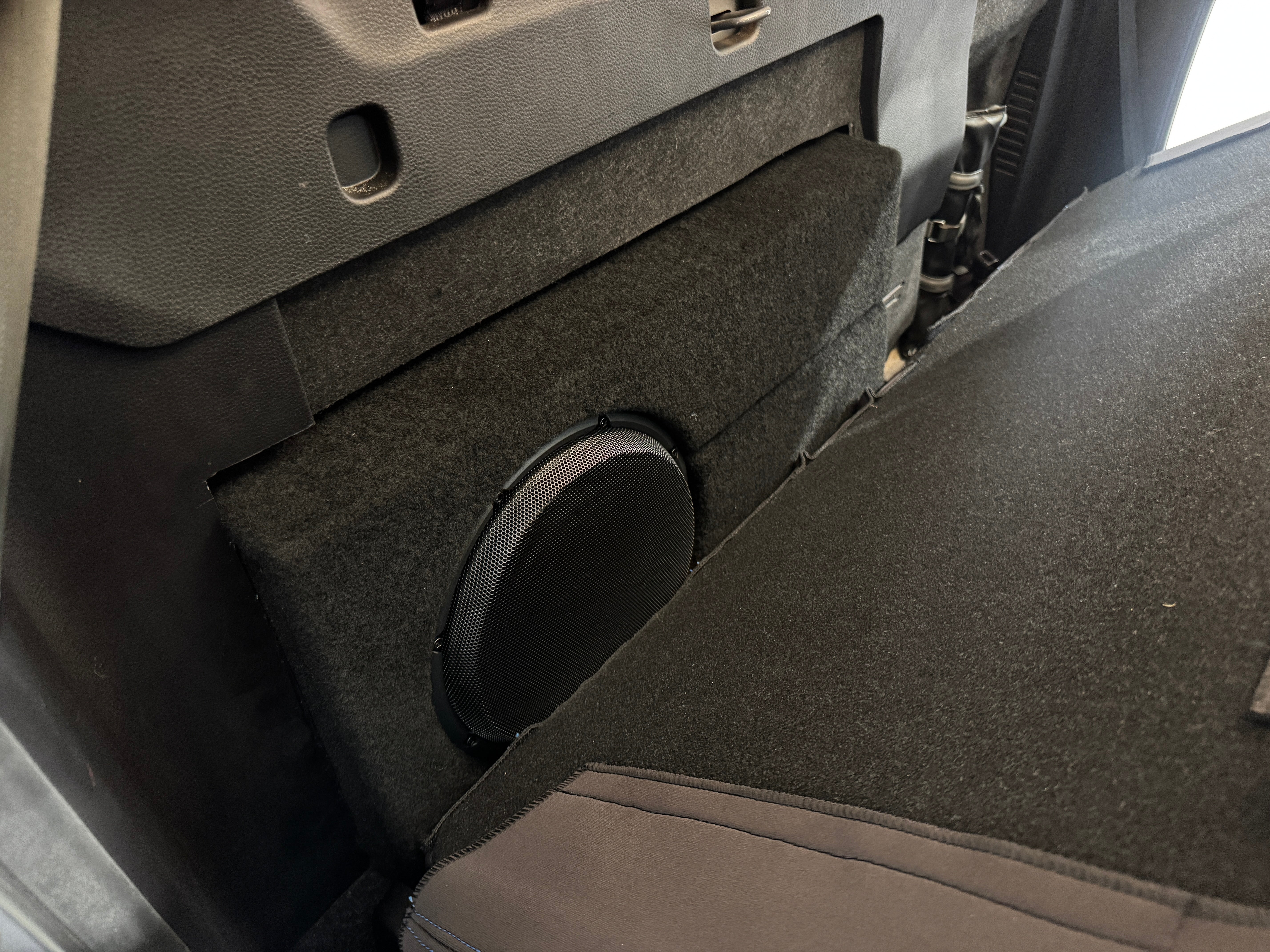 Isuzu Dmax RG 10" Subwoofer Box