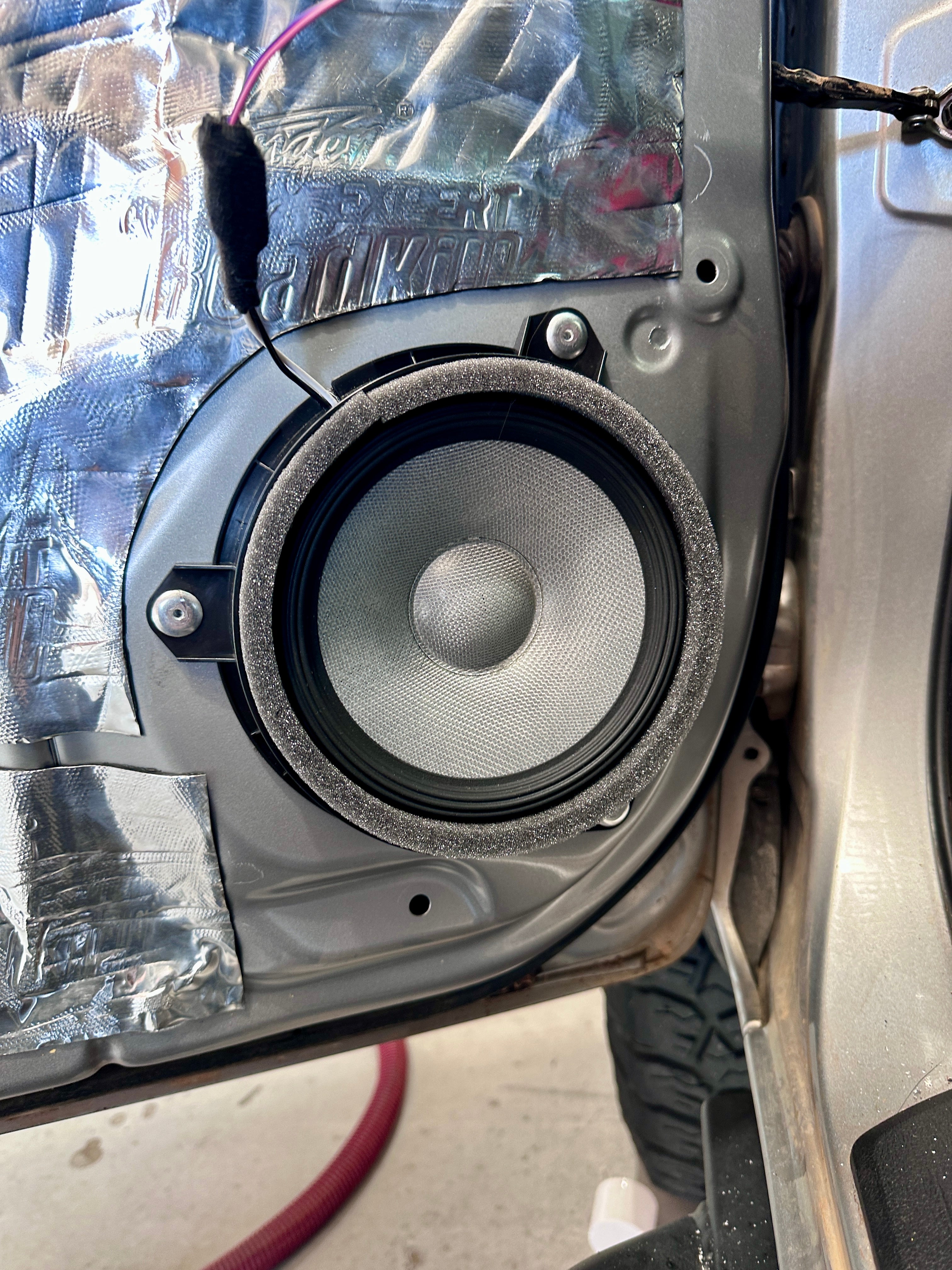 Toyota Hilux Alpine Premium Sound - R2 Series Speakers